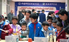 甜蜜科学邂逅奇妙实验 青少年沉浸式解锁科学魅力